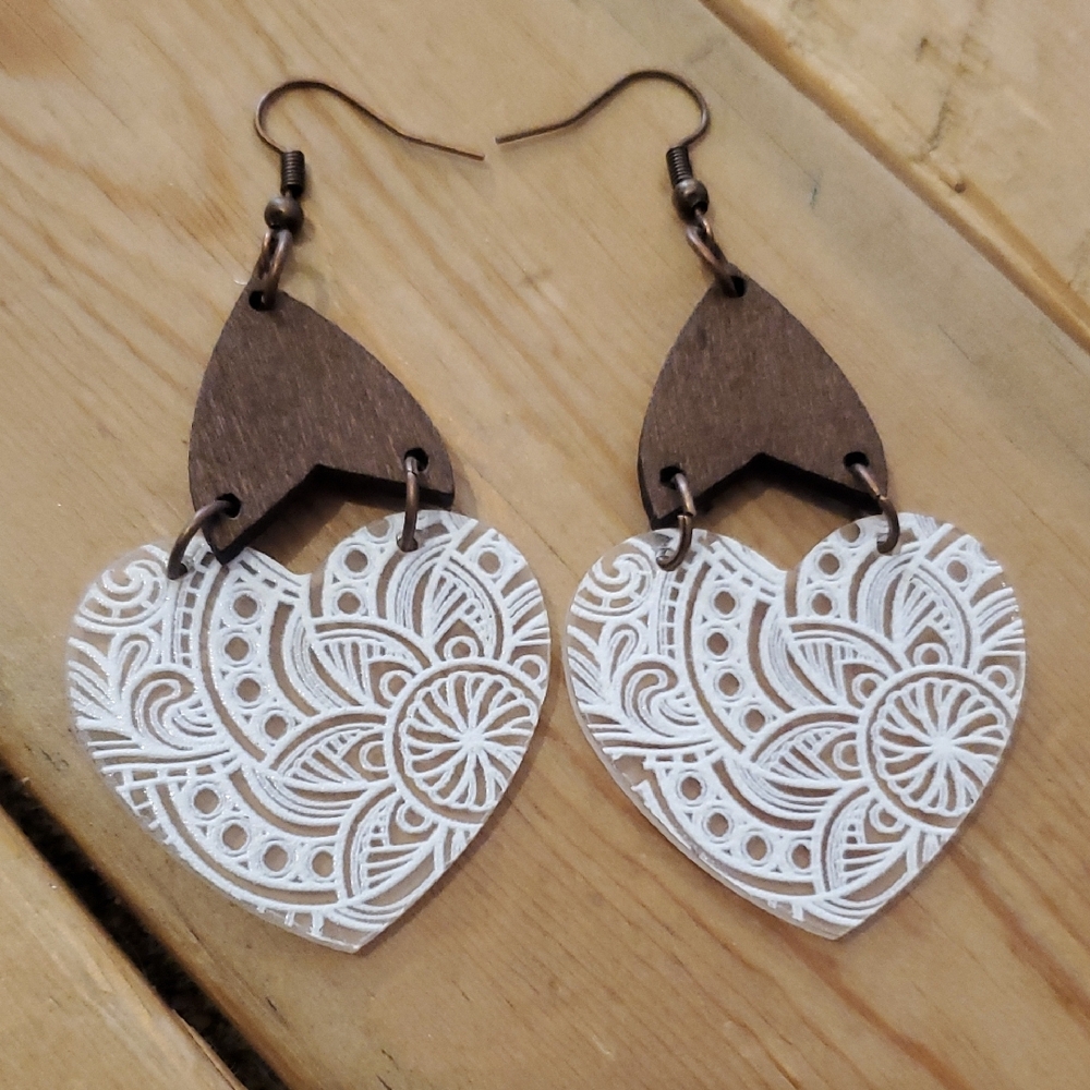 ⭐️3 For$20⭐️Brown and White Teardrop Heart Earrings with Floral Design